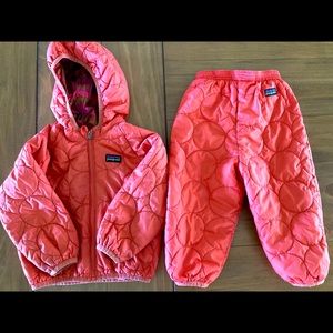 Patagonia 2-3t snowsuit. Small stain on sleeve. Otherwise great condition